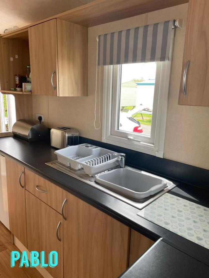 Towyn Six Berth En Suite Caravan Rhyl Exterior photo