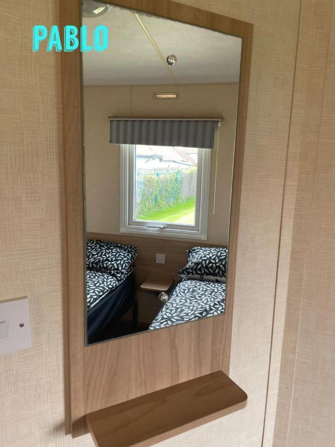 Towyn Six Berth En Suite Caravan Rhyl Exterior photo