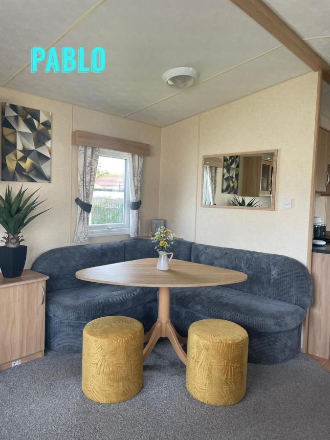 Towyn Six Berth En Suite Caravan Rhyl Exterior photo
