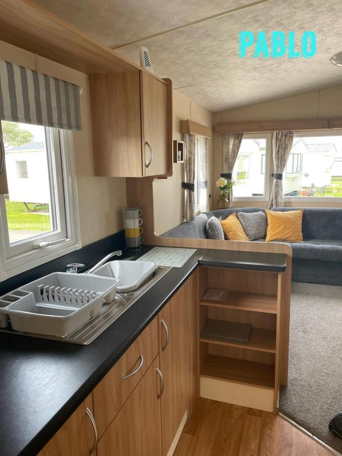Towyn Six Berth En Suite Caravan Rhyl Exterior photo